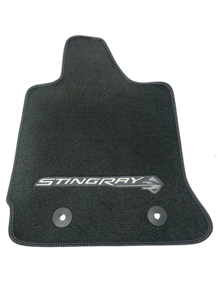 Juego de alfombrillas Corvette Stingray C7 2014-2018 negras con costuras grises Foto 4 de 4
