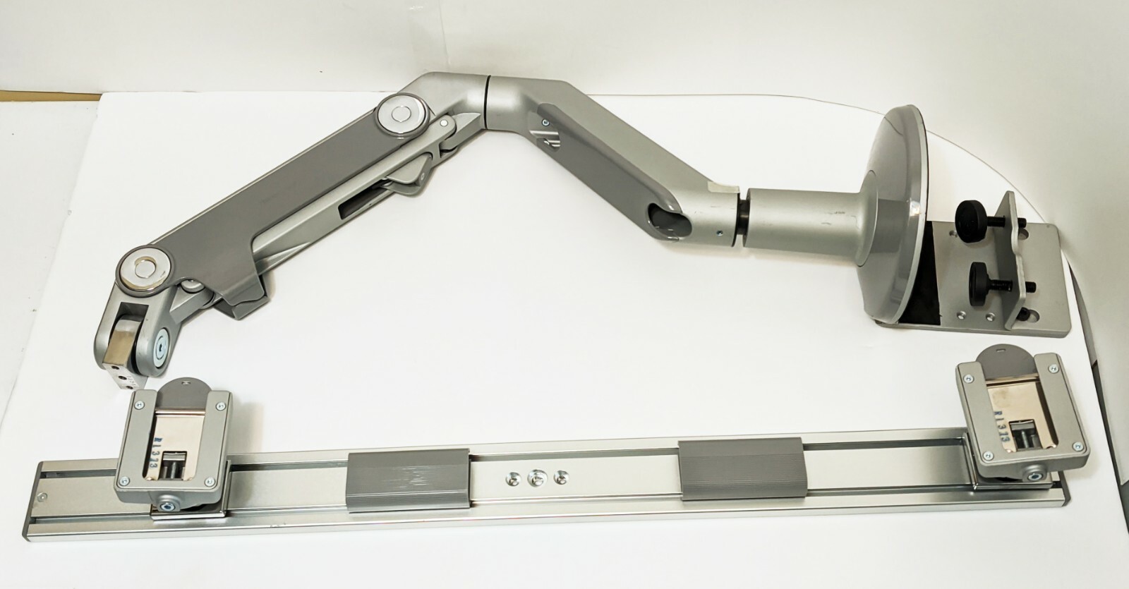 Купить Humanscale M8 Dual Monitor Arm 