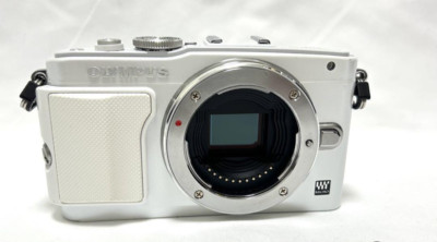 最終値下げ↓↓ジャンク品‼️★OLYMPUS PEN Lite E-PL6★ Olympus PEN Lite E-PL6 Mirrorless Digital Camera | Black | White