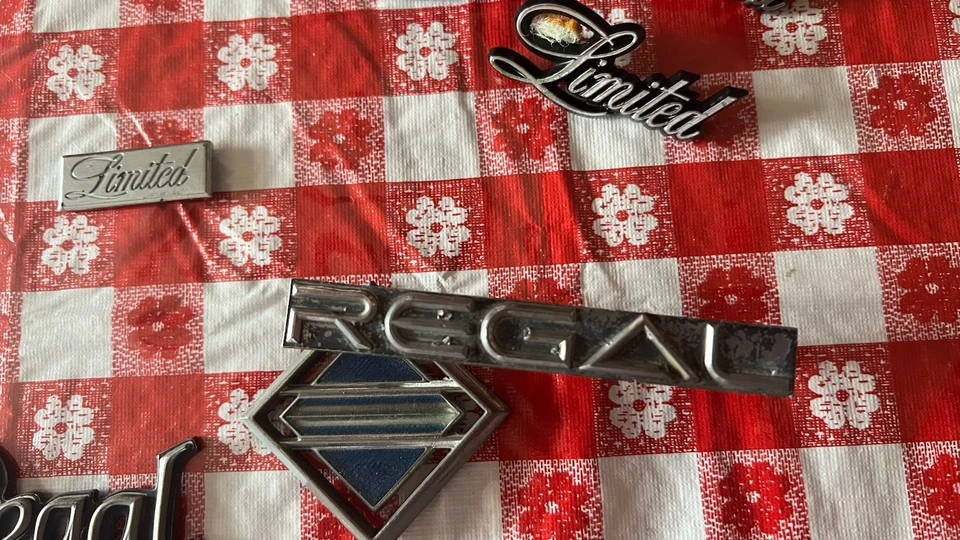 1984 别克富豪徽章 — 第 4/4 张图片