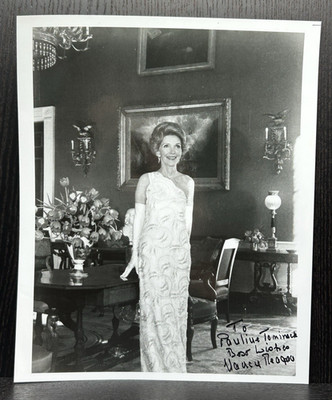 NANCY REAGAN SIGNED 8x10 PHOTO Original Autograph JSA COA PRESIDENT 1st LADY