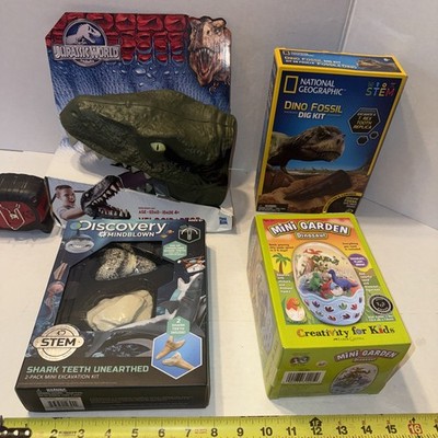 Dinosaur Lot Jurassic World Velociraptor Dinosaur Hand / NG Dino Fossil Dig Kit