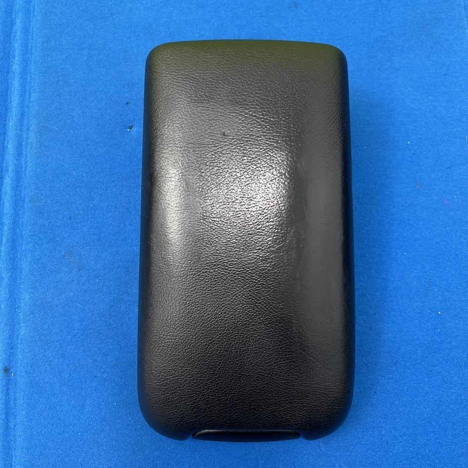 💎 2005 - 2007 梅赛德斯 W203 C230 黑色前中控台扶手盖原始设备制造商 #5 — 第 3/4 张图片