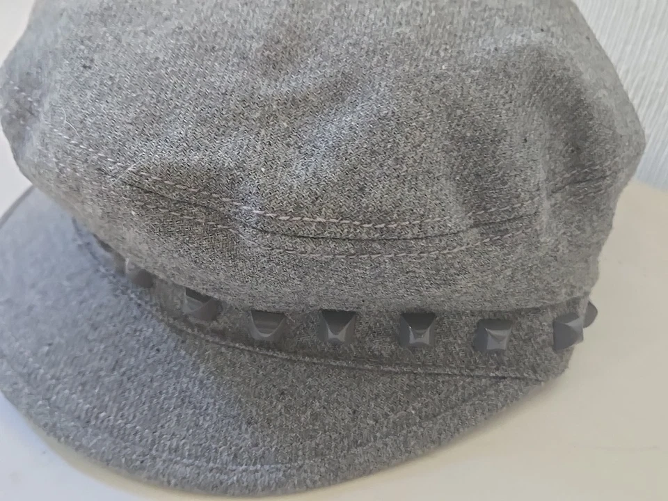 Gorra Juicy Couture para mujer vintage gris con tachuelas ala bebop logotipo gorra talla única Y2K Foto 4 de 4