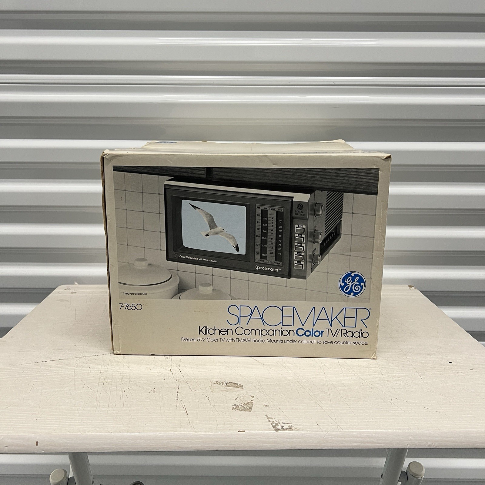 GE Spacemaker Kitchen Companion 5.5” Color TV Radio Model 7-7650 NOS