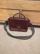 Elegant Maroon Croc-Effect Handbag