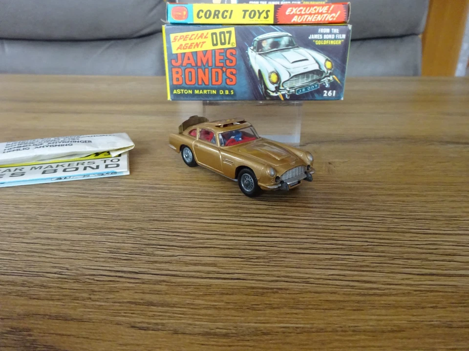 Corgi 261 James Bond's Aston Martin  'Goldfinger' in OVP 60er Jahre Rarität - Bild 3 von 4