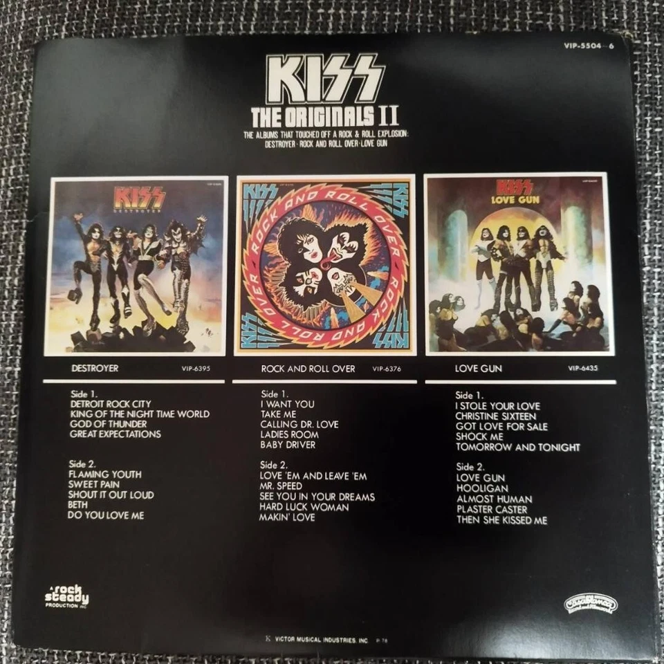 KISS-The Originals II Japan LP Vinyl Set w/all inserts, and masks EX+/EX+ Foto 2 de 4