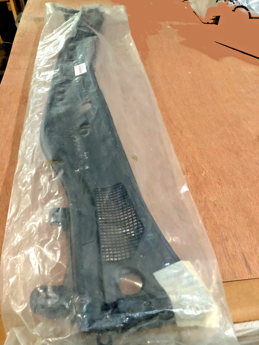 GENUINE LEXUS 5570830101 GS MODEL LOUVER SUB-ASSY. COWL TOP 55708 