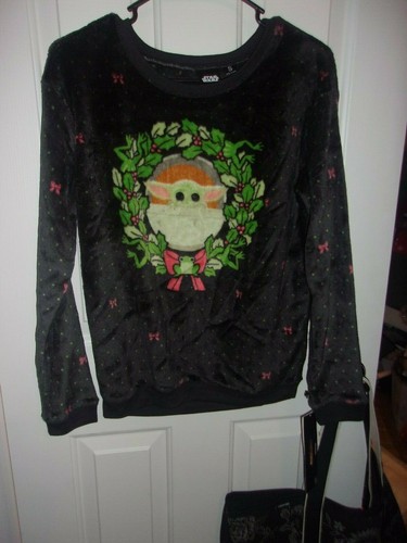 Star Wars Soft! Women's Teen The Mandalorian Baby Yoda Christmas Sweatshirt Small New - Black