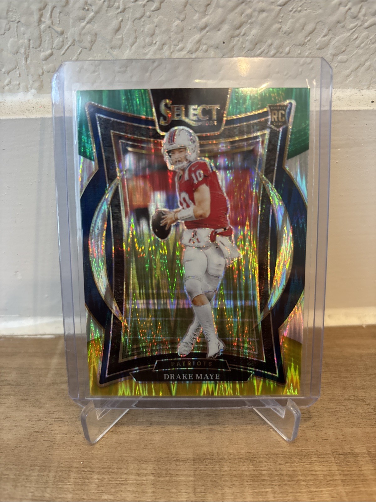 2024 Panini Select - Concourse Drake Maye #27 Green & Yellow Shock Prizm (RC)