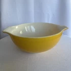 Vintage #443 Pyrex Yellow Cinderella Nesting Mixing Bowl  2 1/2 QT. PYREX Used