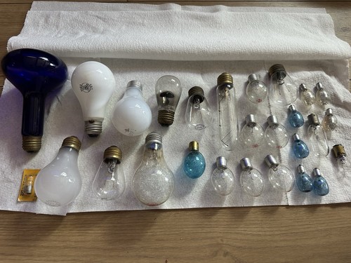 Lot of 27 Mixed Flash Bulbs, Superflash, Blue & Clear, GE & Sylvania Other Bulbs