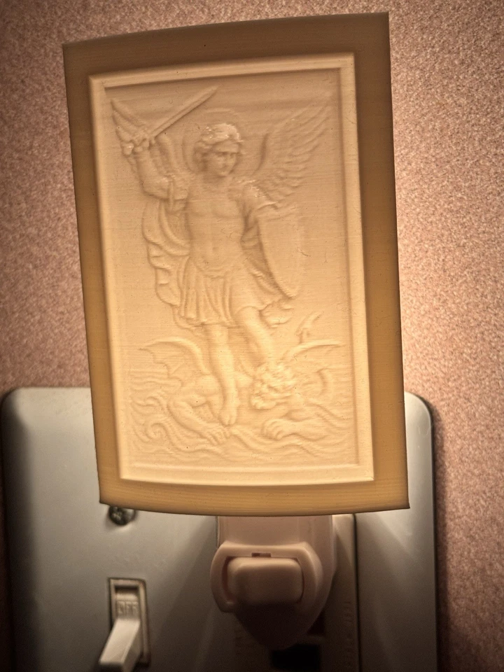 San Miguel Arcángel Litofanía Luz Nocturna Católica Impreso en 3D Regalo Foto 3 de 4