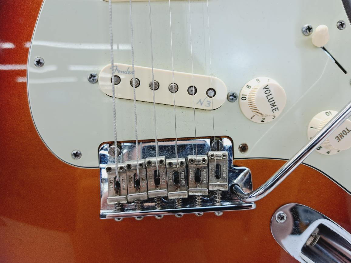 ギター Fender Stratocaster Plus Deluxe Mod Fender USA Stratocaster Deluxe Plus, (1994-1998), Crimson