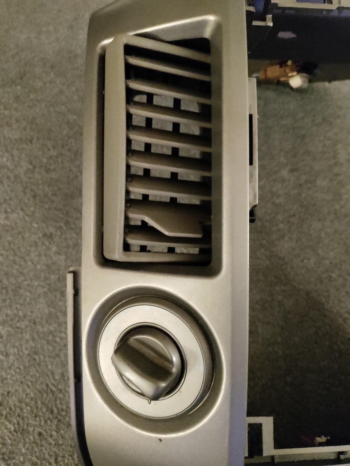 0407 Nissan Titan Center Console Bezel trim Armada Pathfinder (speaker