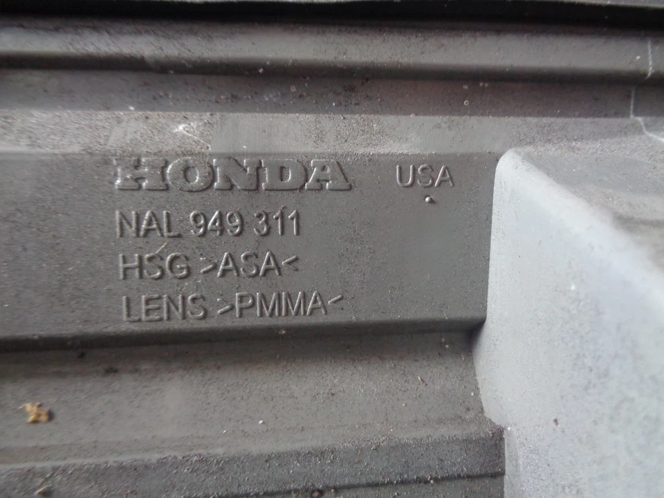 2011-2013 Honda Odyssey Touring Liftgate Center Taillight Trim Molding Foto 4 de 4