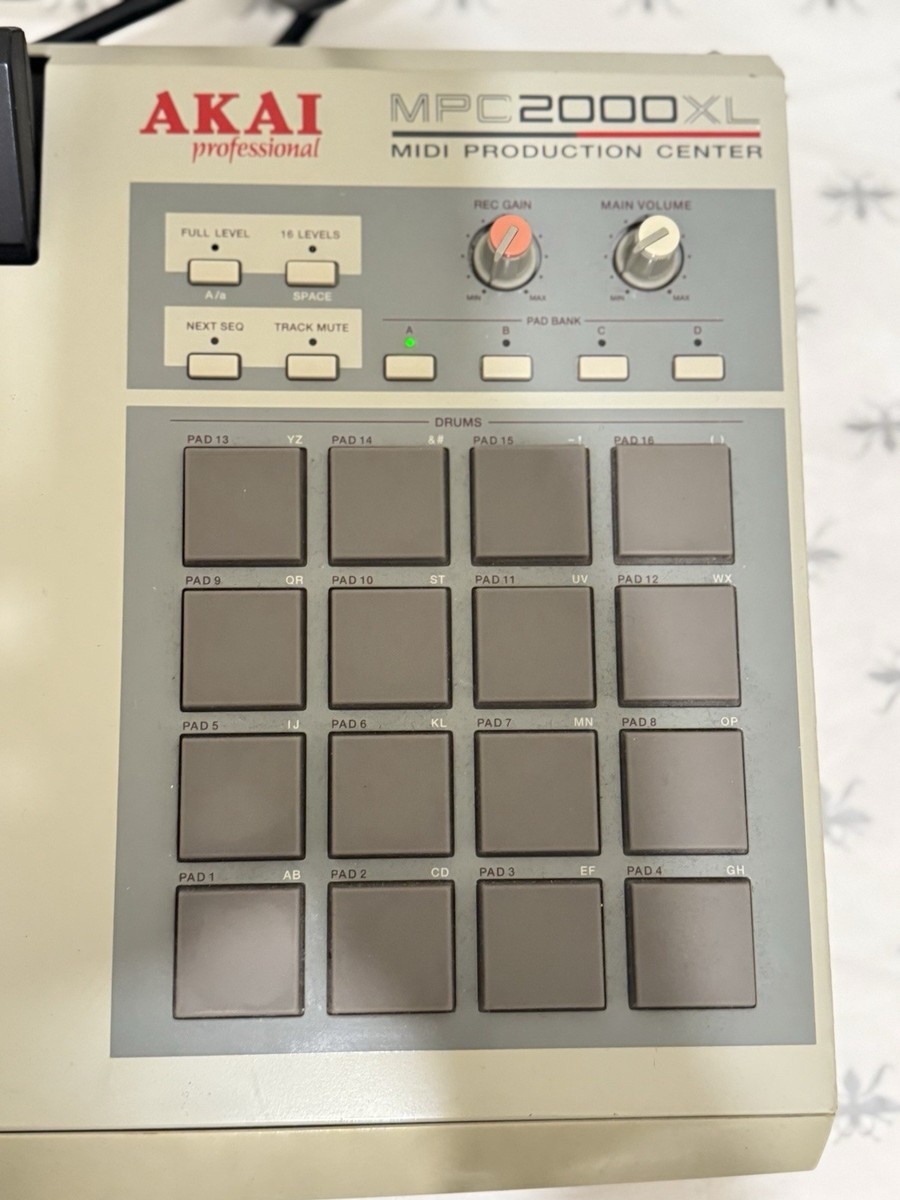 Akai MPC2000XL Sampler & Sequencer Beige 16 Pads MIDI SCSI With