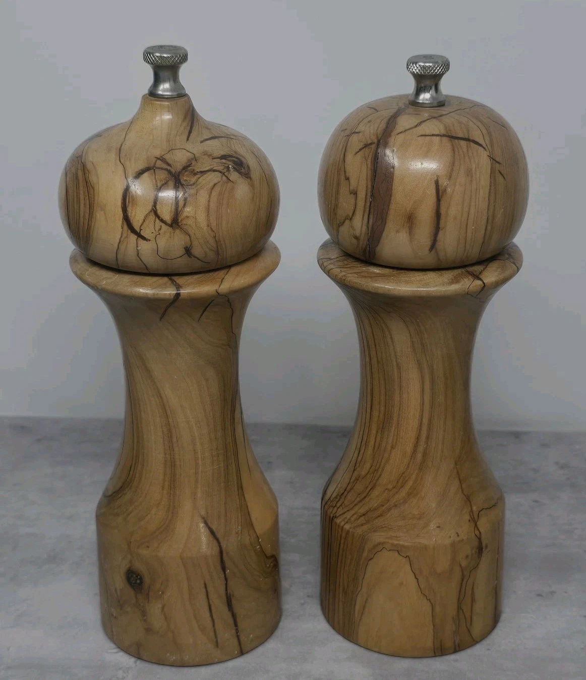 Williams Sonoma Olive Wood Salt And Pepper Mills *READ