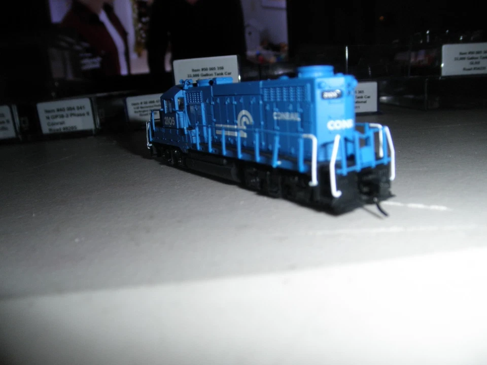 Conrail   - GP20  w/ DCC & sound - Image 2 of 4