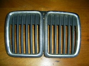 BMW E30 316i Touring Frontgrill Kühlergrill Grill 51131884350