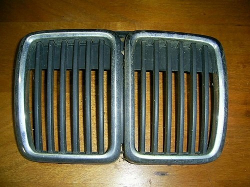 BMW E30 316i Touring Frontgrill Kühlergrill Grill 51131884350