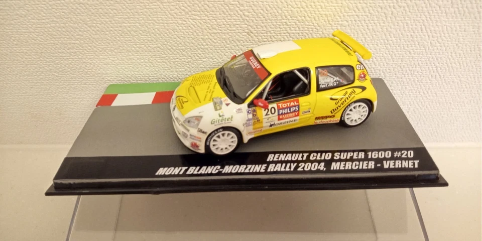 1:43 UNIVERSAL HOBBIES RENAULT CLIO SUPER 1600 #20 MONT BLANC MORZINE RALLY 2004 Foto 2 de 4