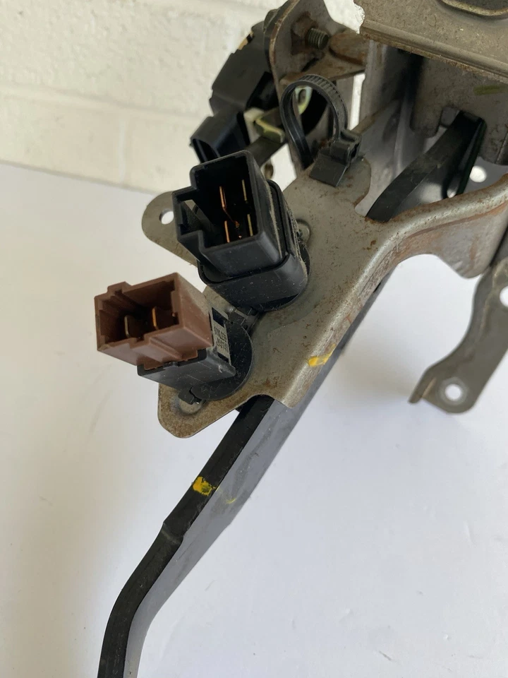 Pedal de parada de freno Infiniti M35 2006 2007 2008 2009 2010 con conjunto de sensor OEM Foto 2 de 4