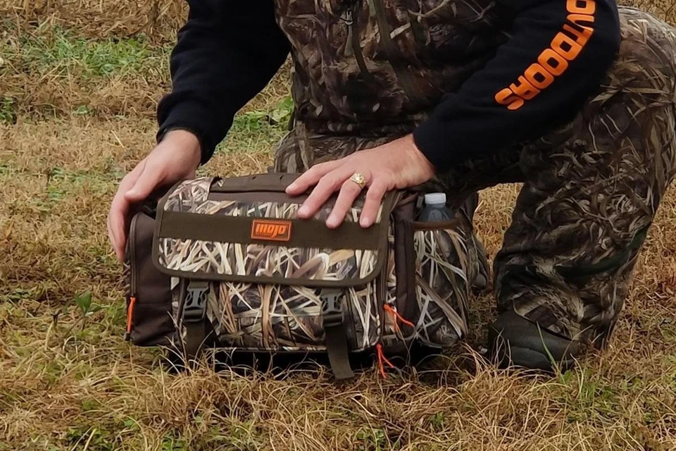 Timber and Blind Bag Duck Hunting Duffle, Mossy Oak Blades Camo Duffle Bag - Image 3 of 4