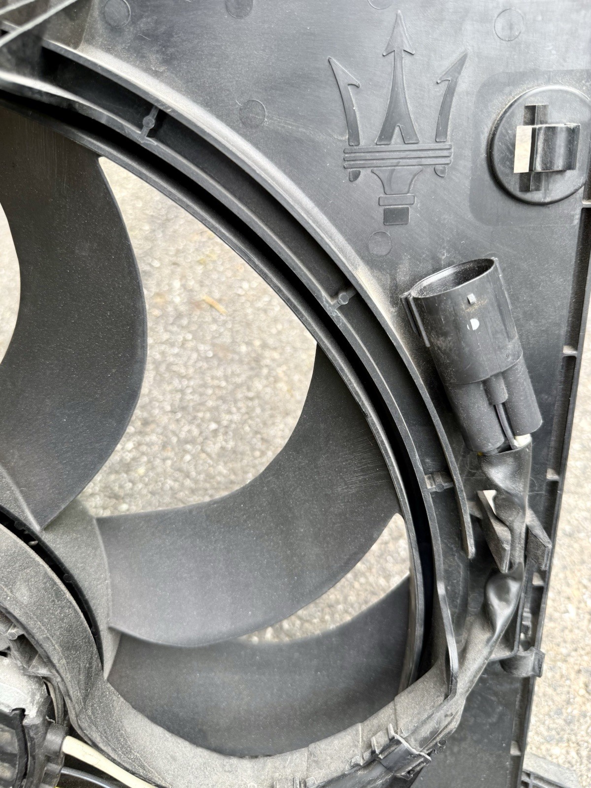 Maserati Ghibli 2014-2017 Fan assembly P/N 670102597