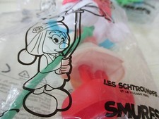 2017 Burger King Smurf toy Smurf Willow flower girl smurf. New in bag