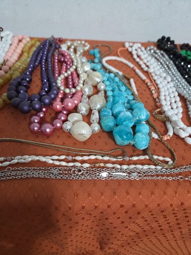 22 Vintage Halsketten Modeschmuck verschiedene Stile - Bild 8 von 9