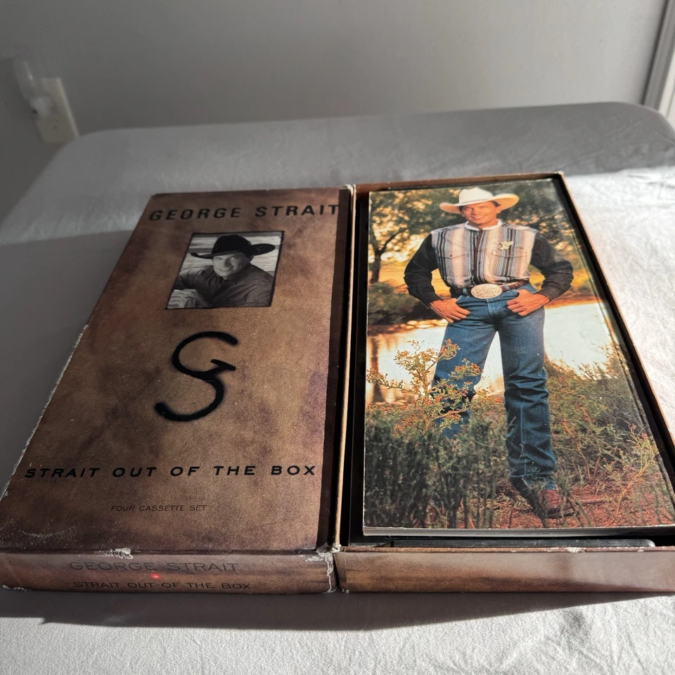 George Strait. Strait Out Of the Box. 4 Cassette set with booklet. 72 tracks. - Image 2 of 4