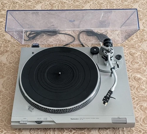 Technics SL-D2 Direct Drive Turntable with Audio Technica cartridge - Excellent