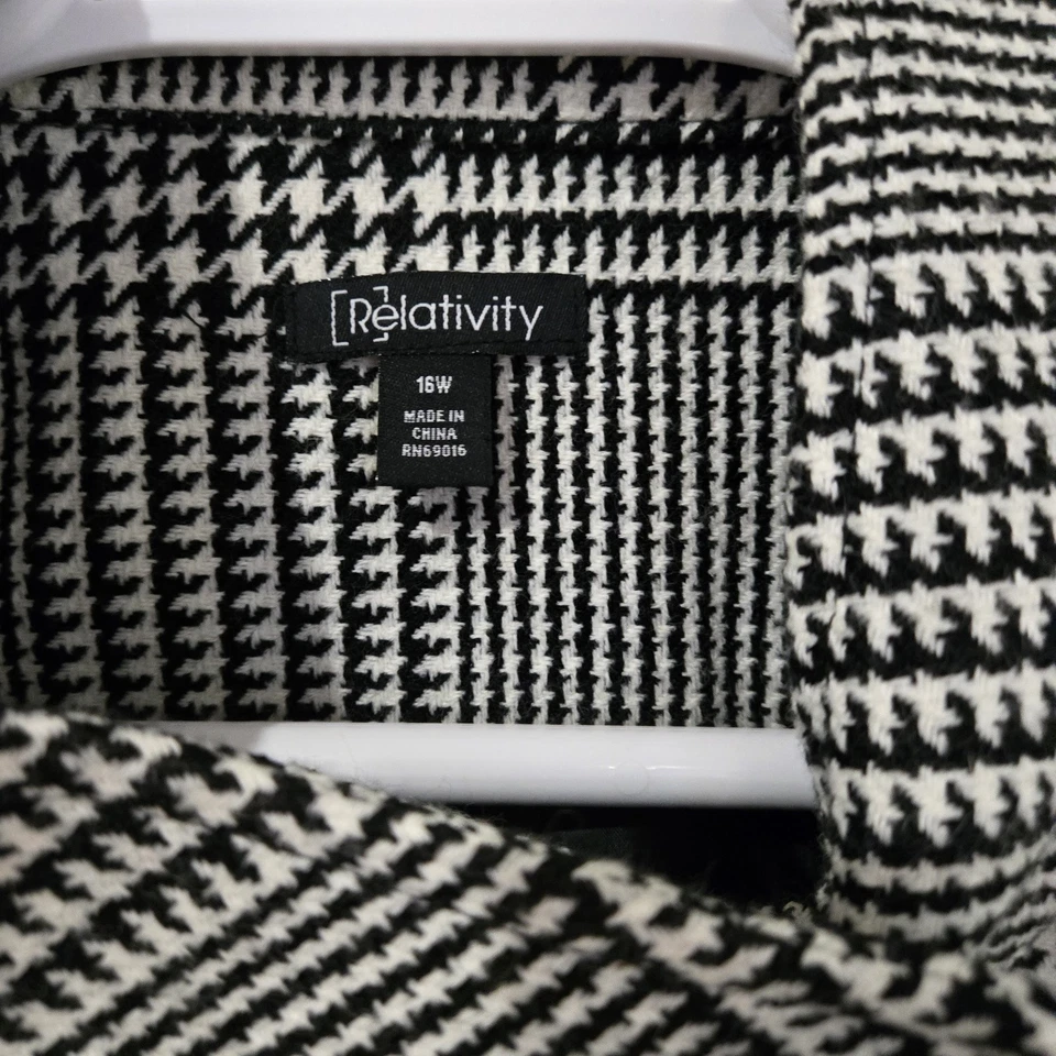 Womens Relativity NWT 16W Black White Button Jacket - Image 4 of 4