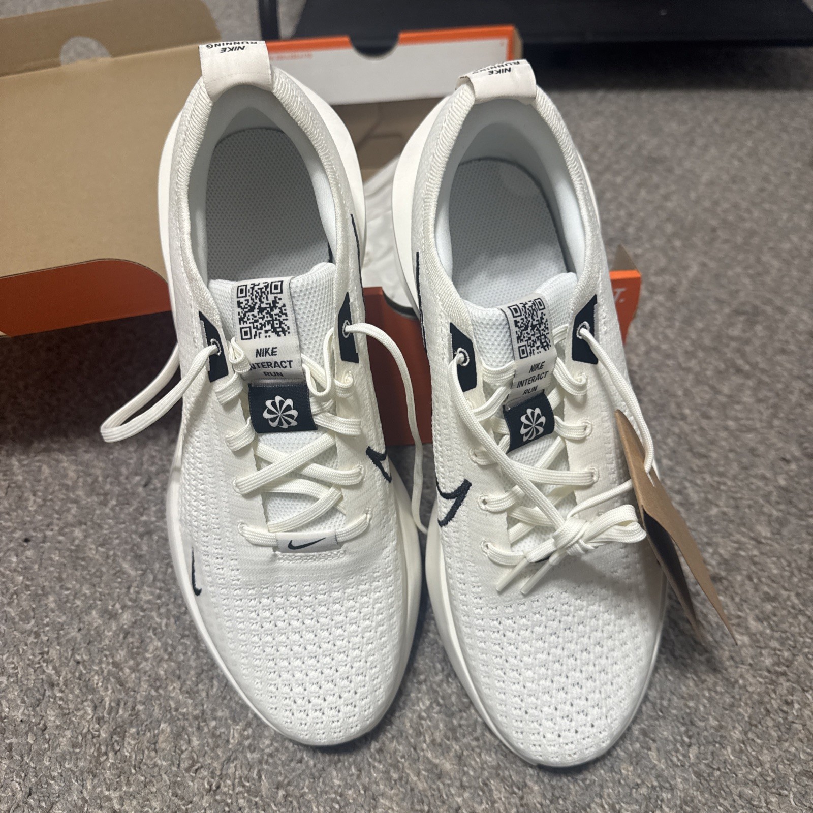 Nike Interact Run SE Sail Black White Platinum Tint Men’s Size 10 / Women’s 11.5