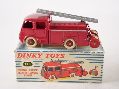 Sold at Auction: Lot de 5 DINKY TOYS comprenant un camion pompier BERLIET 1ER SECOURS ref 32E, une