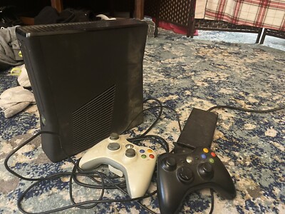 Xbox 360 SLIM 250 GB Console With Two Controllers no HDMI cable