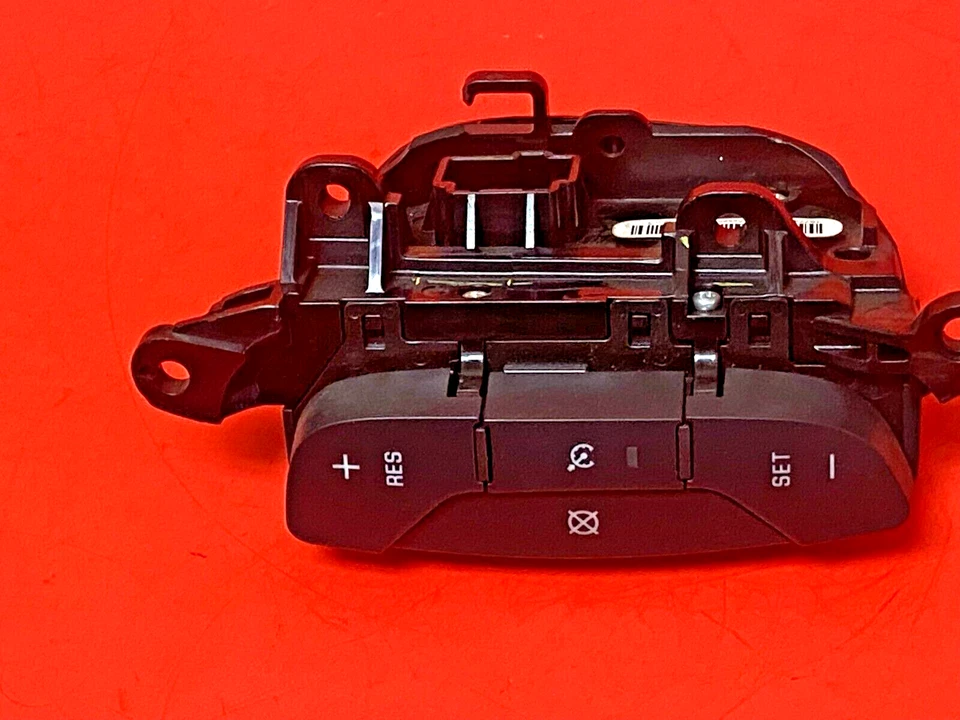 Cruise Control Switch CCA1086 fits 06-08 Cadillac DTS. 15774613 - Image 2 of 4