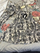 Pretty little thing printed graphic one Puff shoulder dress. Size 6