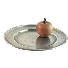 Vintage Zinn Teller 22,8 cm unbekannt punziert + Initialien F.R.W. 1822