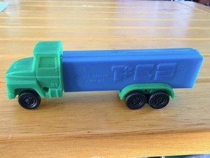 Rare NO FEET Vintage PEZ Semi Truck Green & Blue Fixed Wheels Slovenia