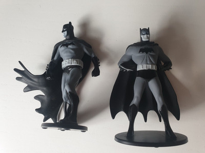 DC Comics Batman Figuren Set, 2x Schwarz / Grau