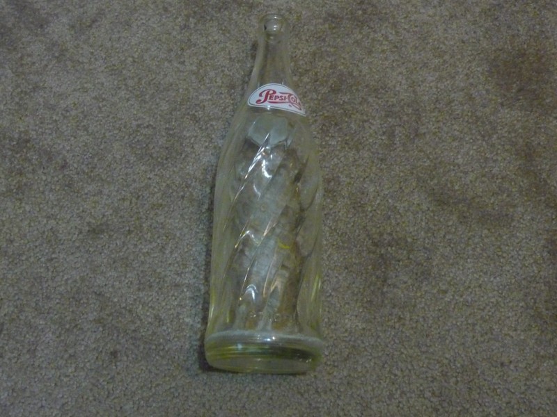 1970's VINTAGE PEPSI BOTTLE 1 PINT, 16 FL OZ EMPTY