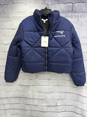 Women s WEAR by Erin Andrews Navy New England Patriots Cropped Puffer Jacket S