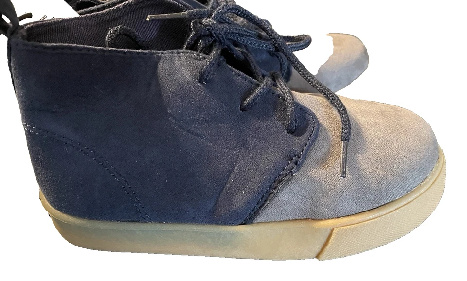 Baby Gap 全新带标签蹒跚学步男孩 9 码 2 色蓝色和灰色人造麂皮绒短靴 — 第 2/4 张图片