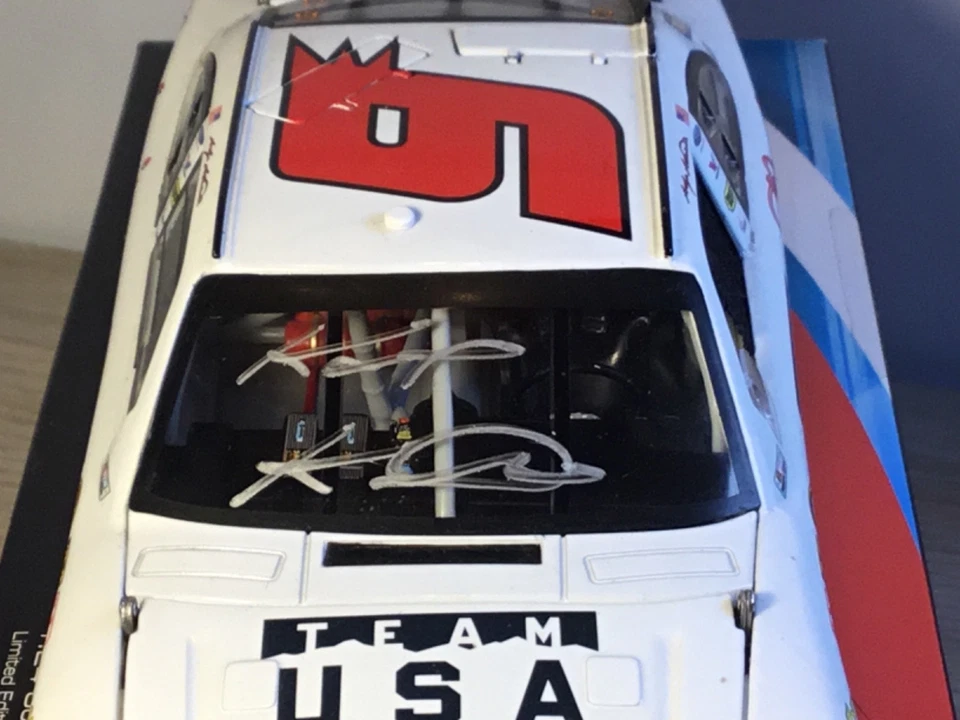 FIRMADA Kasey Kahne #9 BUD OLYMPIC 2010 PEQUEÑA CUNA AUTOGRAFIADA NASCAR 1 de 2040 Foto 2 de 4
