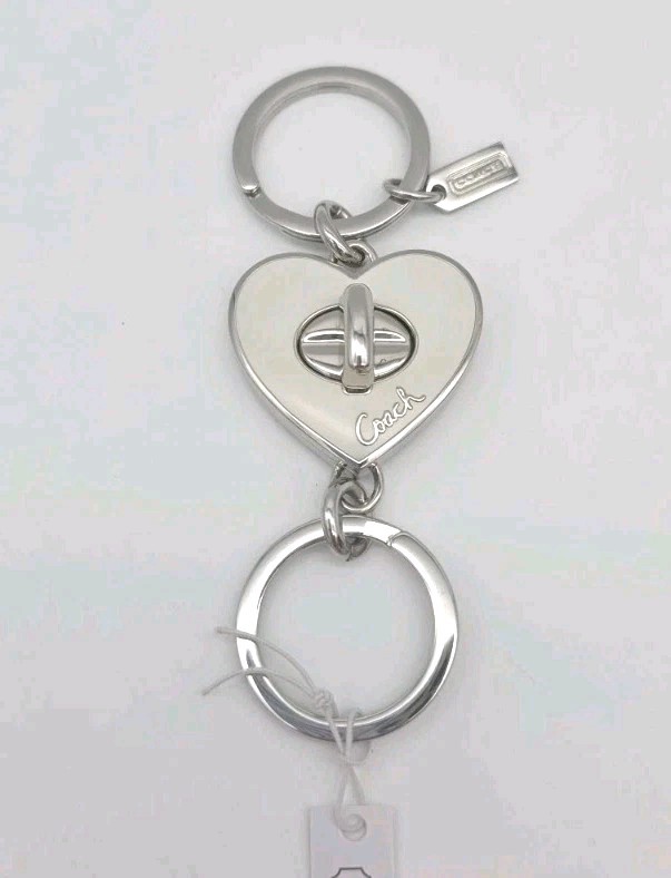 COACH RARE HEART TURN LOCK Valet Key Fob/Ring Enamel White NWT #65820 thumbnail 4