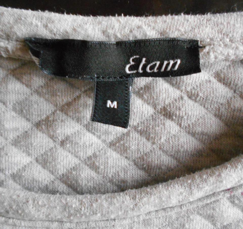 pull tunique femme taille M marque Etam, fond gris avec fleurs rouges vertes - Photo 3/4