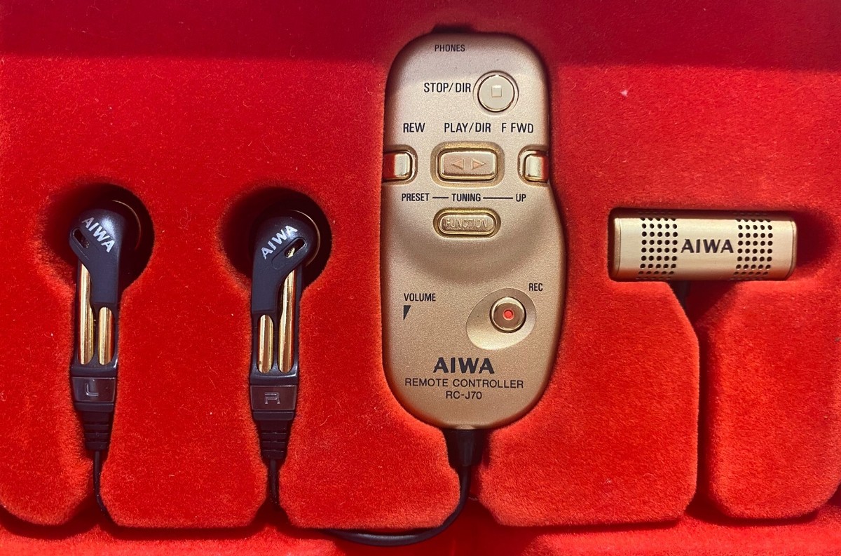 AIWA HS-JX3000 Golden Walkman Stero Radio Cassette Recorder AIWA HS-JX3000 Golden Walkman Stero Radio Cassette Recorder
